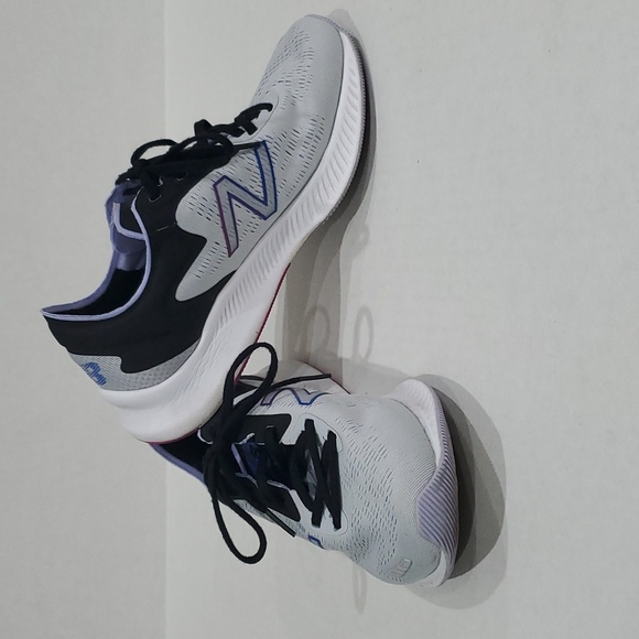New Balance Shoes New Balance Womens Dynasoft Pesu V Light Gray